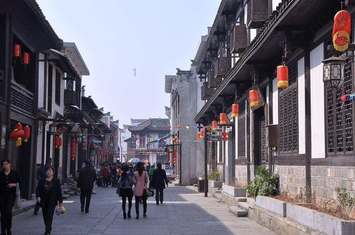 李湘宣布退休后又出现在维嘉直播间！是为友情，还是要重出江湖？